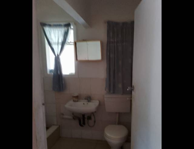 4 BEDROOM HOUSE FOR SALE IN NEWLANDS EAST